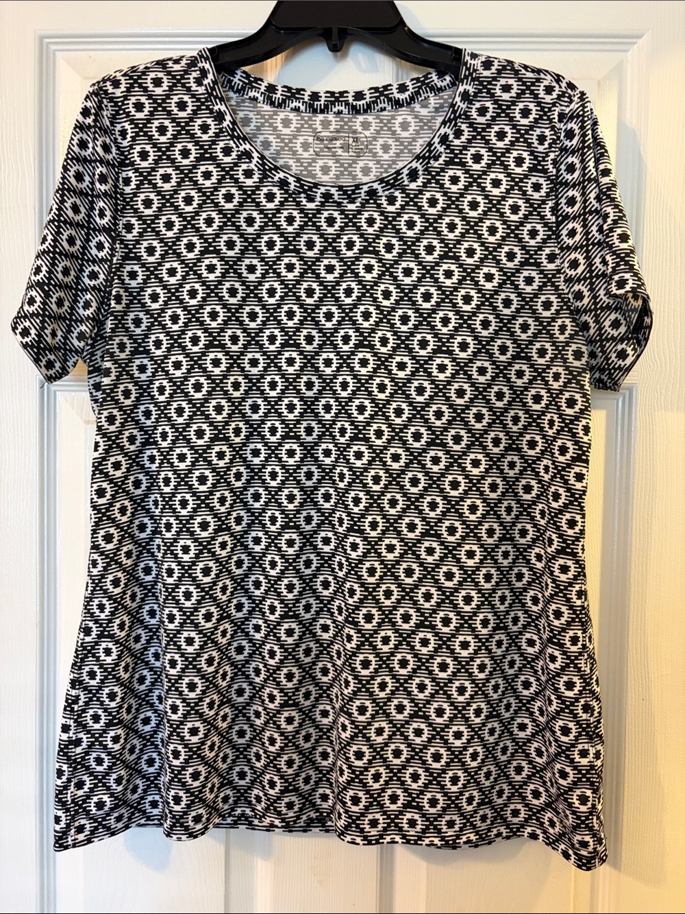 New: Be Inspired Black & White Geometric Short-Sleeve Top